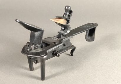 Metal flint table lighter 

L. 16 cm 

France,...