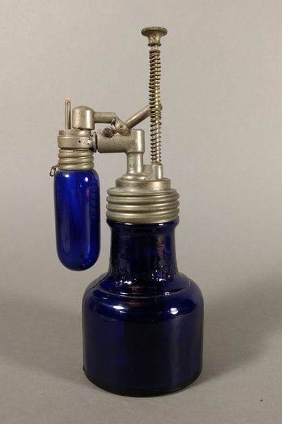Gasoline table lighter with catalytic ignition

Blue...