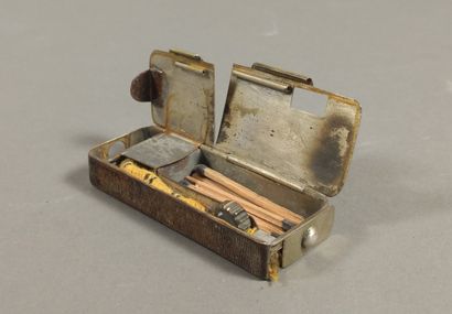 Lot including : 

- a silver-plated metal...