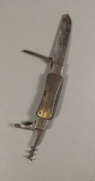 Set of 2 flint knives with eight blades and...