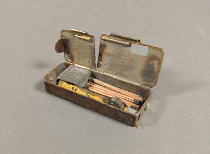 Lot including : 

- a silver-plated metal...