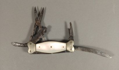 Set of 2 flint knives with eight blades and...