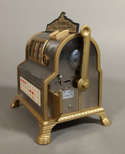 Gas lighter slot machine, the latter ope...