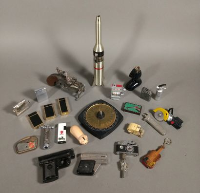 Large lot of lighters, mainly gas, advertising...