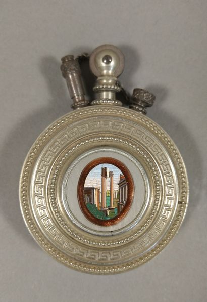 Set of 2 circular gasoline lighters in tin...