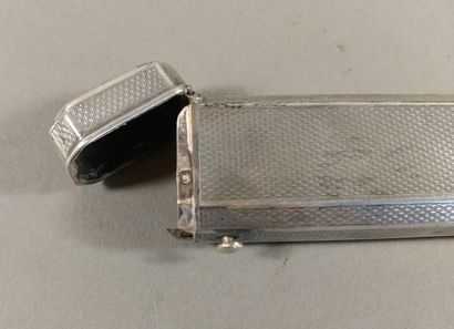 Lot of 5 lighters including : 

- 3 silver...