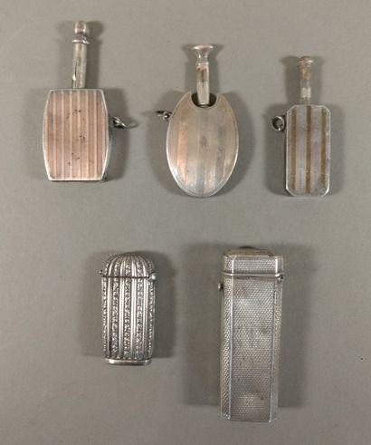 Lot of 5 lighters including : 

- 3 silver...