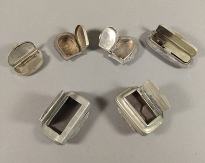Lot including : 

- four silver plated pocket...