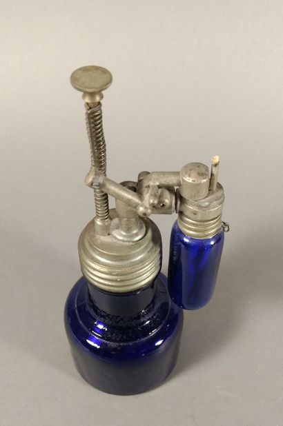 Gasoline table lighter with catalytic ignition

Blue...