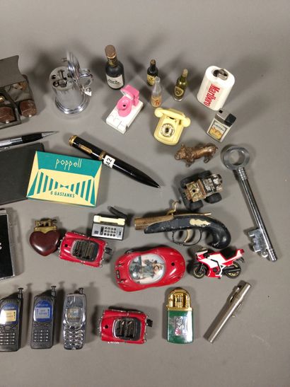 Large lot of lighters, mainly gas, advertising...