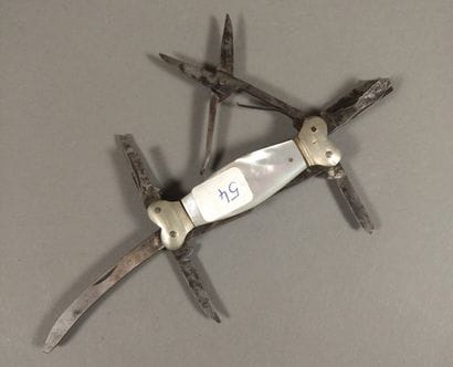 Set of 2 flint knives with eight blades and...