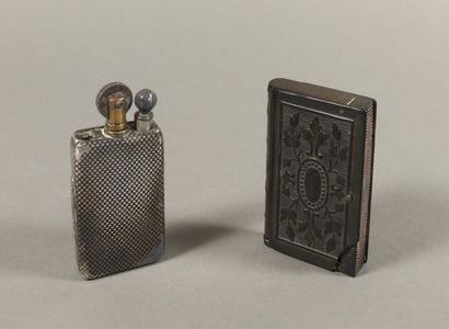 Lot including : 

- a silver niello fire...
