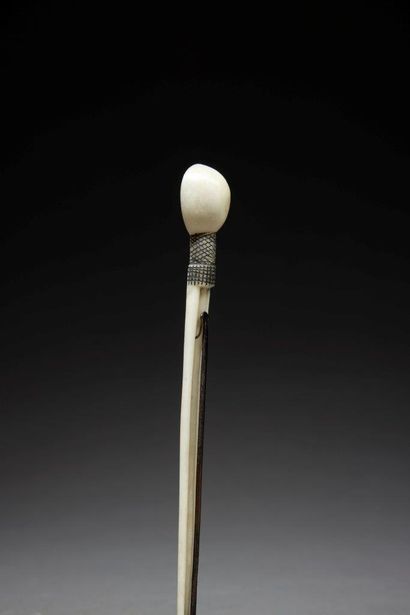 Cuillère Zulu
Afrique du sud
Os
H. 12,5 cm
Provenance...