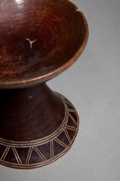 Oromo cup
Ethiopia
Wood
H. 17,5 cm
Hemispherical...