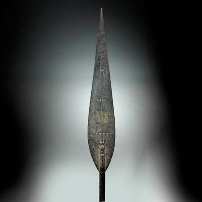 Pagaie Dida
Côte d'Ivoire
L. 172,5 cm
Provenance...