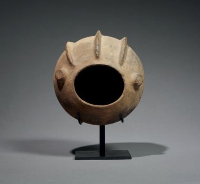Coupe Igbo-Izzi
Nigéria
Terre cuite
D. 18...