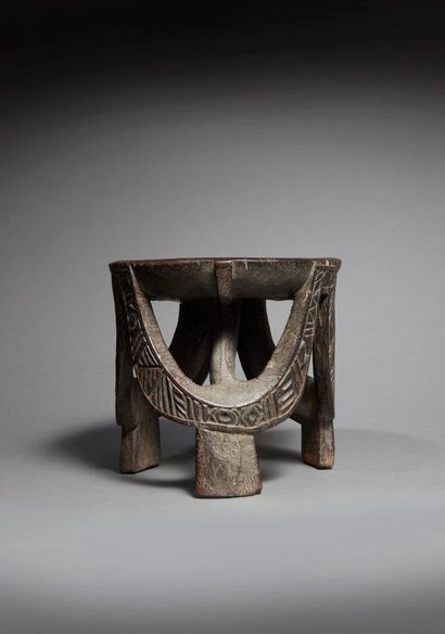 Kwéré stool
Tanzania
Wood
H. 21 cm
Kwéré...