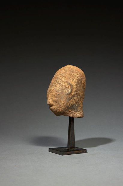 Akan head
Ghana
Terracotta, H. 8,5 cm
Small...