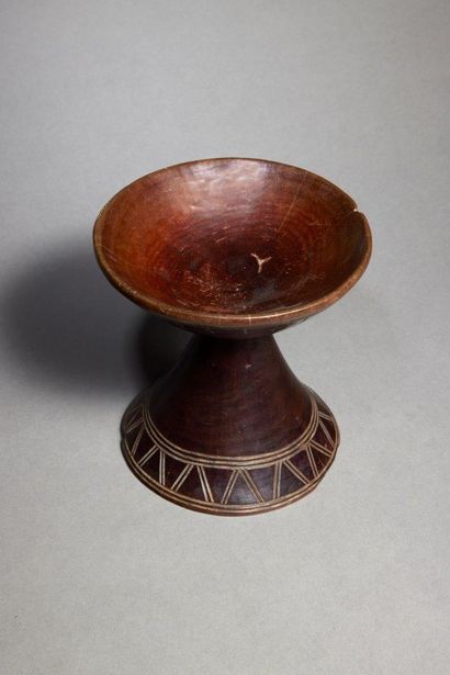 Oromo cup
Ethiopia
Wood
H. 17,5 cm
Hemispherical...