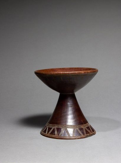 Oromo cup
Ethiopia
Wood
H. 17,5 cm
Hemispherical...