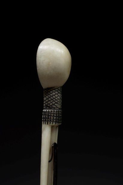 Cuillère Zulu
Afrique du sud
Os
H. 12,5 cm
Provenance...