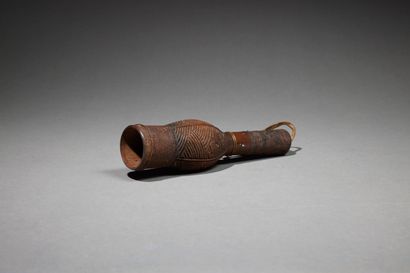 Powder flask Tsonga
South Africa
Wood, leather...