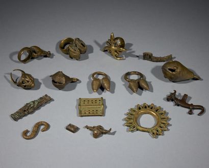 Lot de poids à peser l'or
Côté d'Ivoire
Bronze
Provenance...