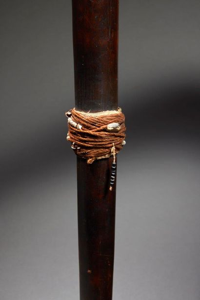 Kanak club
New Caledonia
Wood, plant fibers,...