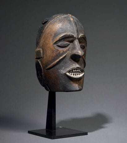Bokyi head
Nigeria
Wood
H. 18,5 cm
This wooden...