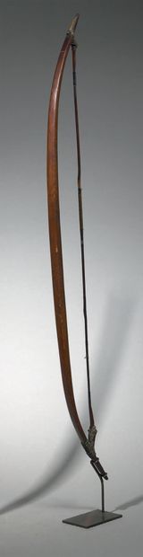 Lobi bow
Burkina Faso
Wood, L. 108 cm
Provenance...