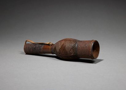 Powder flask Tsonga
South Africa
Wood, leather...