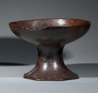 Coupe Toraja
Sulawesi, Indonésie
Bois
H....