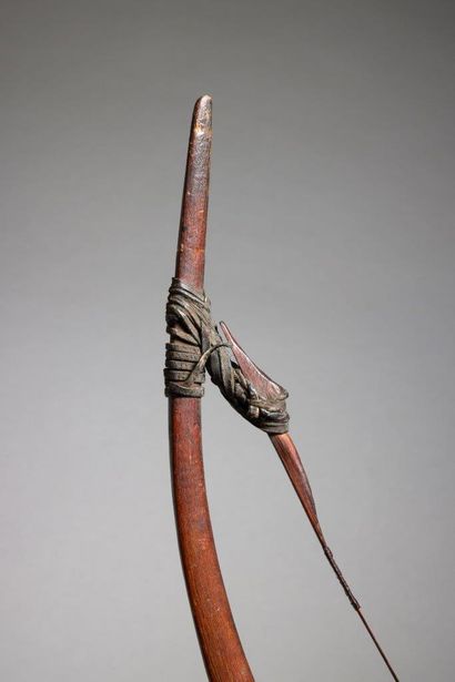 Lobi bow
Burkina Faso
Wood, L. 108 cm
Provenance...