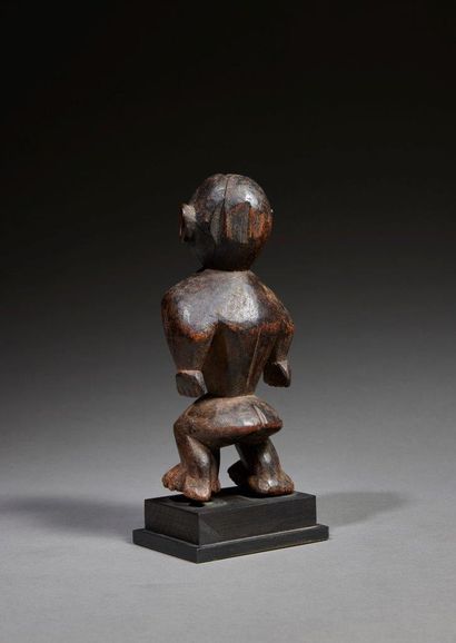 Personnage Montol
Nigéria
Bois
H. 20 cm
Provenance...