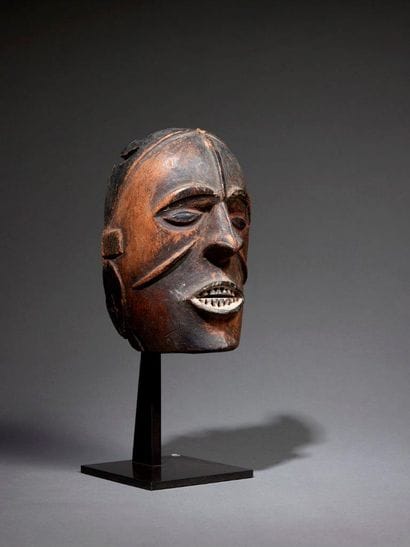 Bokyi head
Nigeria
Wood
H. 18,5 cm
This wooden...