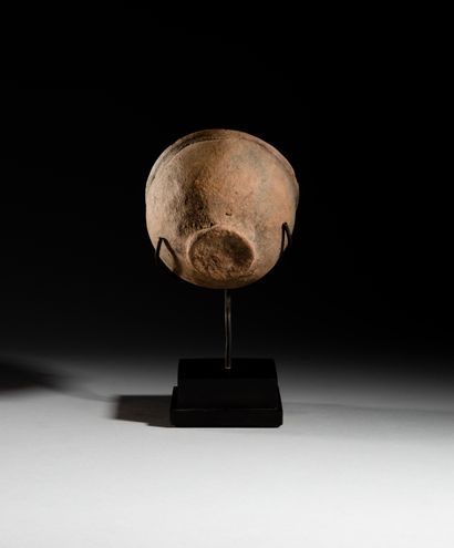 Igbo-Izzi cup, Nigeria
Terracotta
H. 20 cm
Spherical...