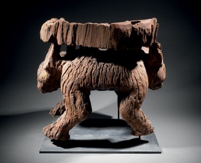 Siège royal Bamileke, Cameroun
Bois érodé
H....