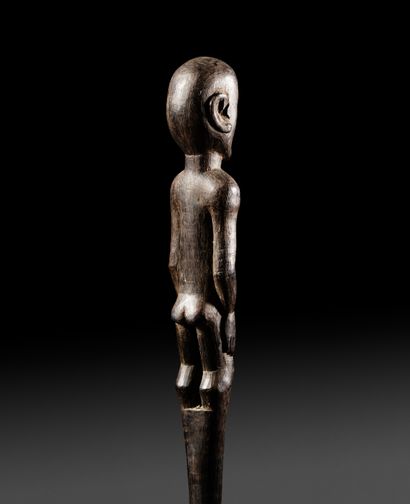 
Canne, Indonésie (?)



Bois



H. 103 cm



Provenance...