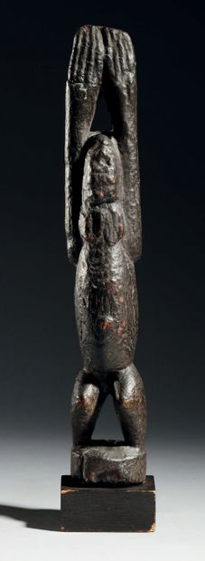 Dogon statuette, Mali
Wood
H. 33 cm
Provenance...