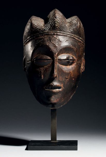 Masque pwo Tshokwe Angola
Bois
H. 23,5 cm
Possible...