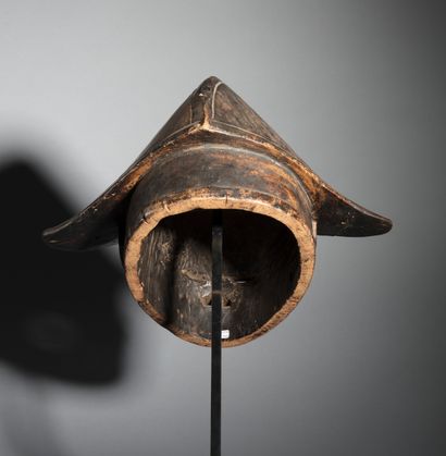 Gelede Yoruba mask, Nigeria
Wood
H. 31 cm
Provenance...