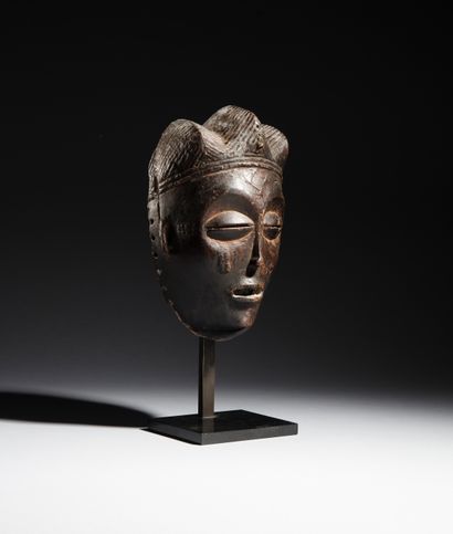 Masque pwo Tshokwe Angola
Bois
H. 23,5 cm
Possible...