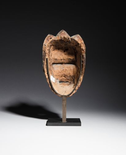 Masque pwo Tshokwe Angola
Bois
H. 23,5 cm
Possible...