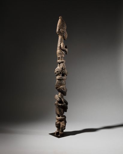 Yoruba post, Nigeria
Wood, sacrificial material
H....
