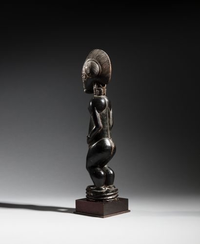 Baule male figure, Ivory Coast
Wood
H. 43...