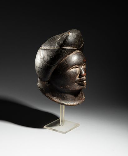 Masque Makonde, Tanzanie
Bois
H. 34 cm
Provenance...