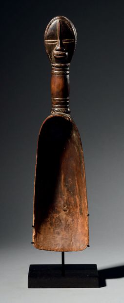 Cuillère Dan, Côte d'Ivoire
Bois
H. 40 cm
Provenance...