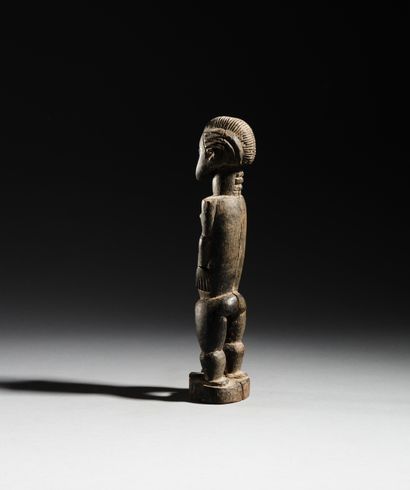 Baule male figure, Ivory Coast
Wood
H. 24...