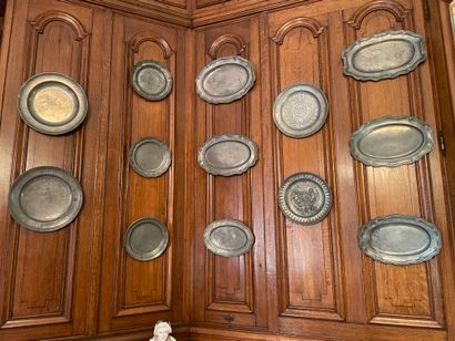 Lot of pewter dishes
Including six oblong...