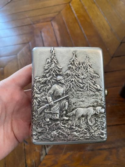 
Cigarette case in silver with embossed decoration...